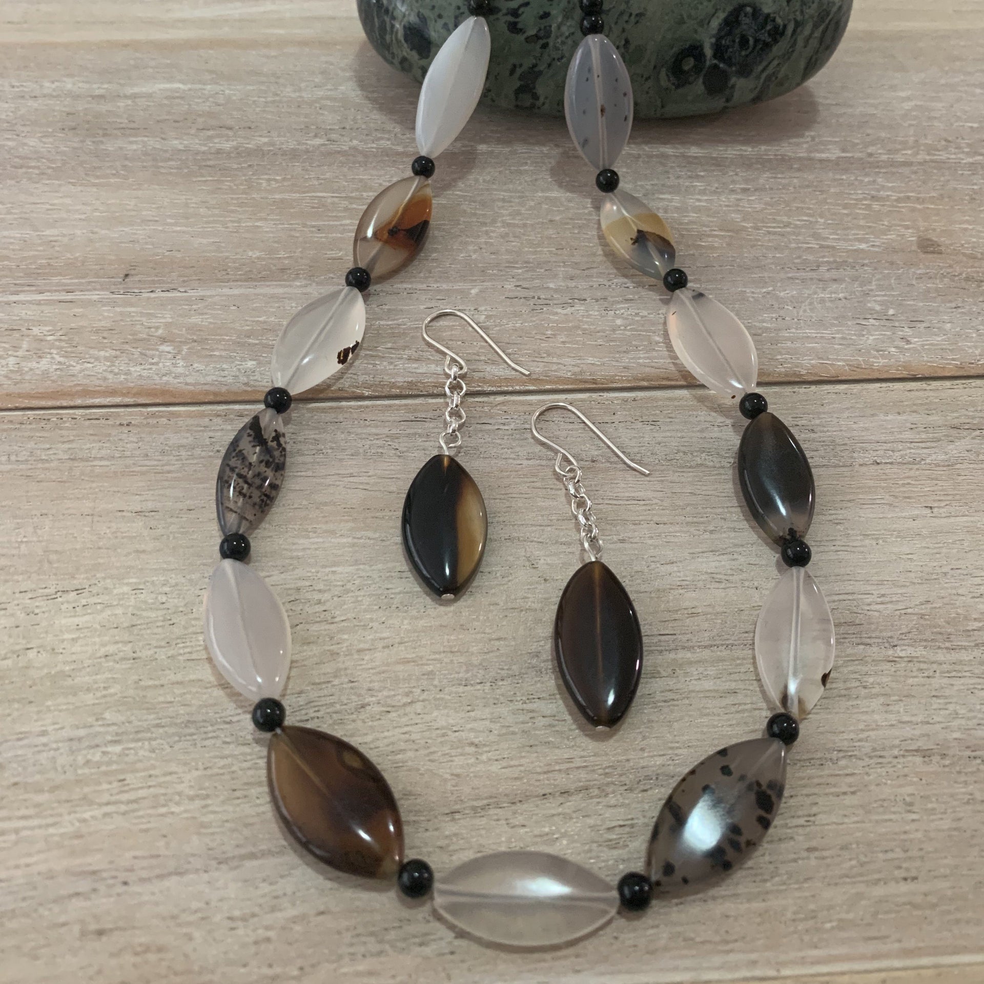 Julie's Friday Crystal Ball 31 May 2019